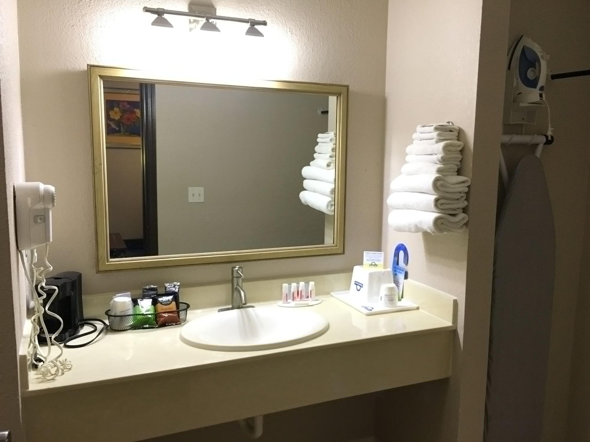 Days Inn & Suites By Wyndham Tampa - Ybor City Extérieur photo