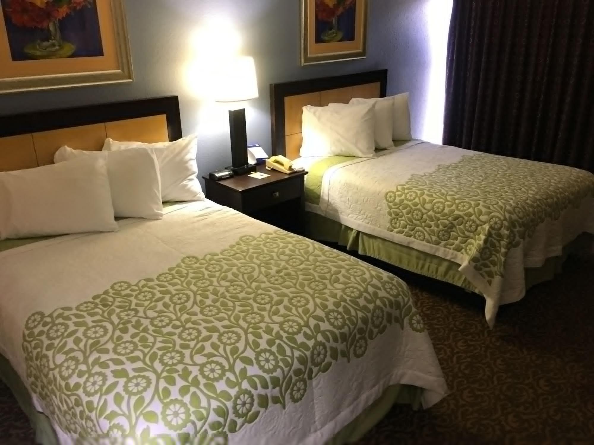 Days Inn & Suites By Wyndham Tampa - Ybor City Extérieur photo