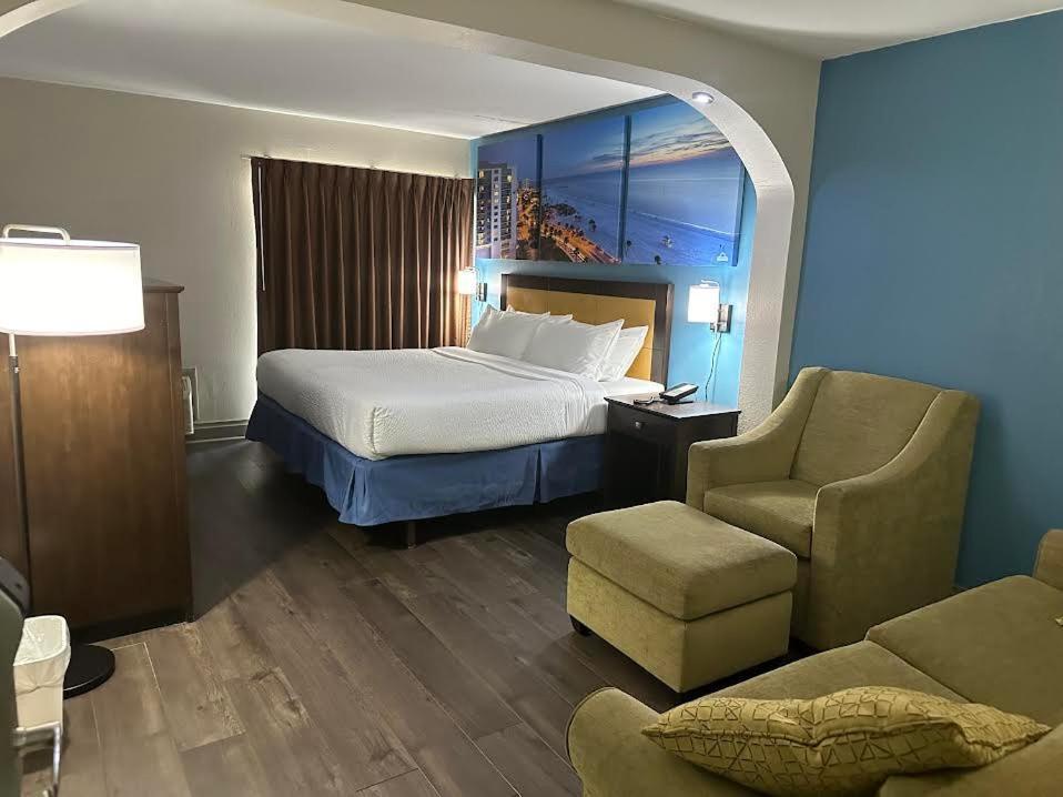 Days Inn & Suites By Wyndham Tampa - Ybor City Extérieur photo