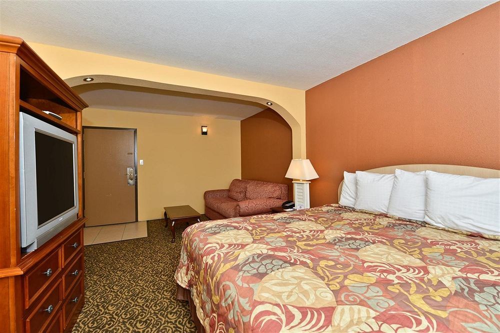 Days Inn & Suites By Wyndham Tampa - Ybor City Chambre photo