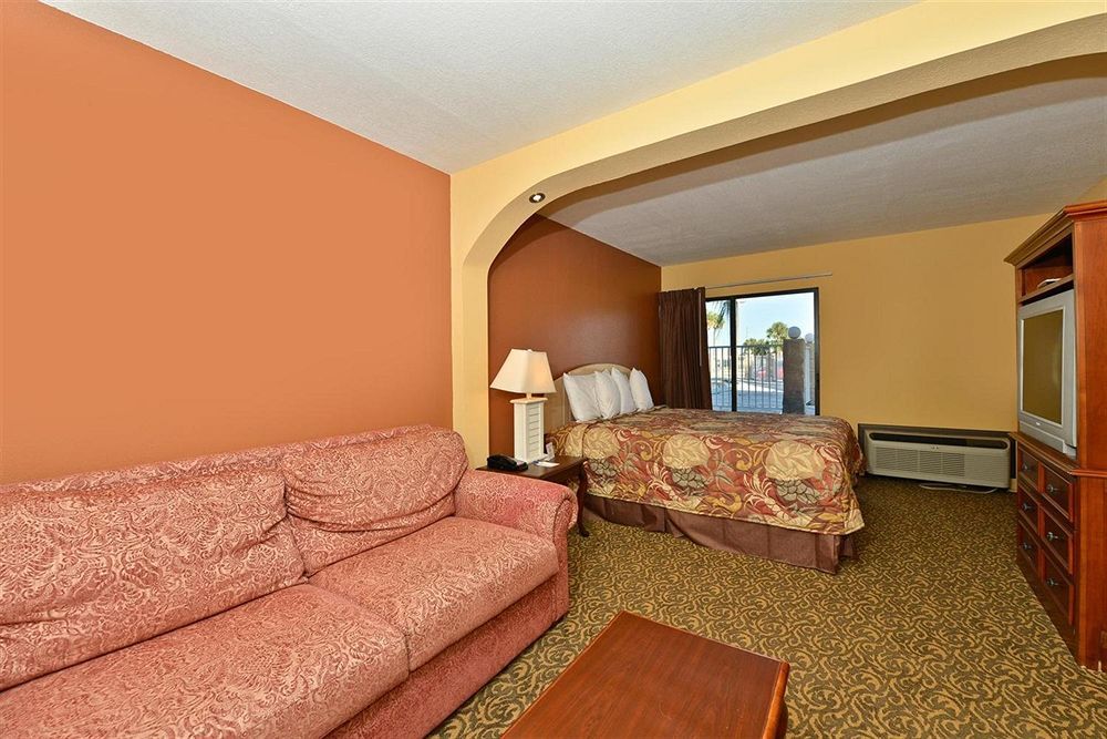 Days Inn & Suites By Wyndham Tampa - Ybor City Chambre photo