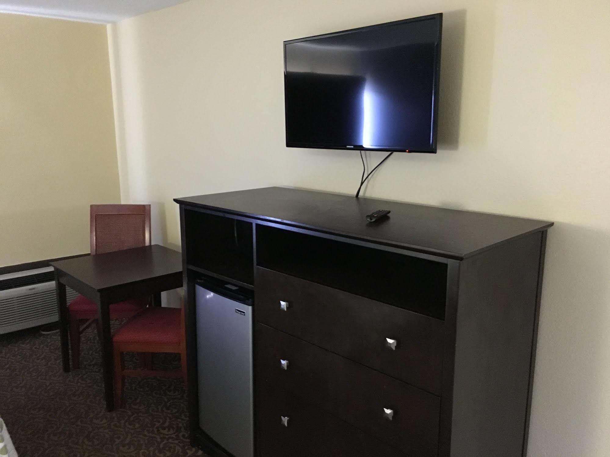 Days Inn & Suites By Wyndham Tampa - Ybor City Extérieur photo