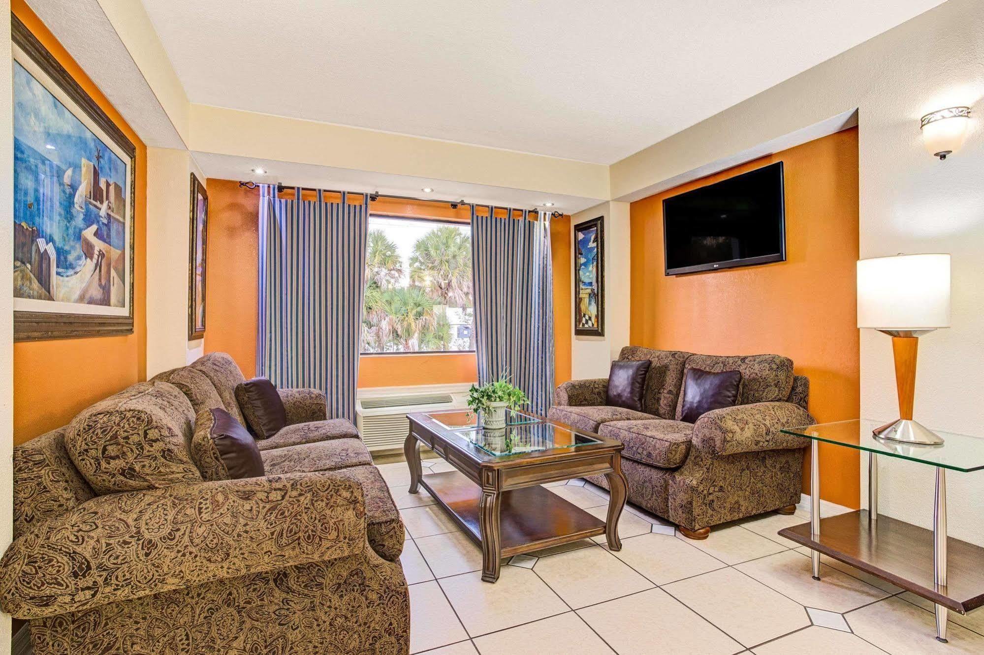 Days Inn & Suites By Wyndham Tampa - Ybor City Extérieur photo