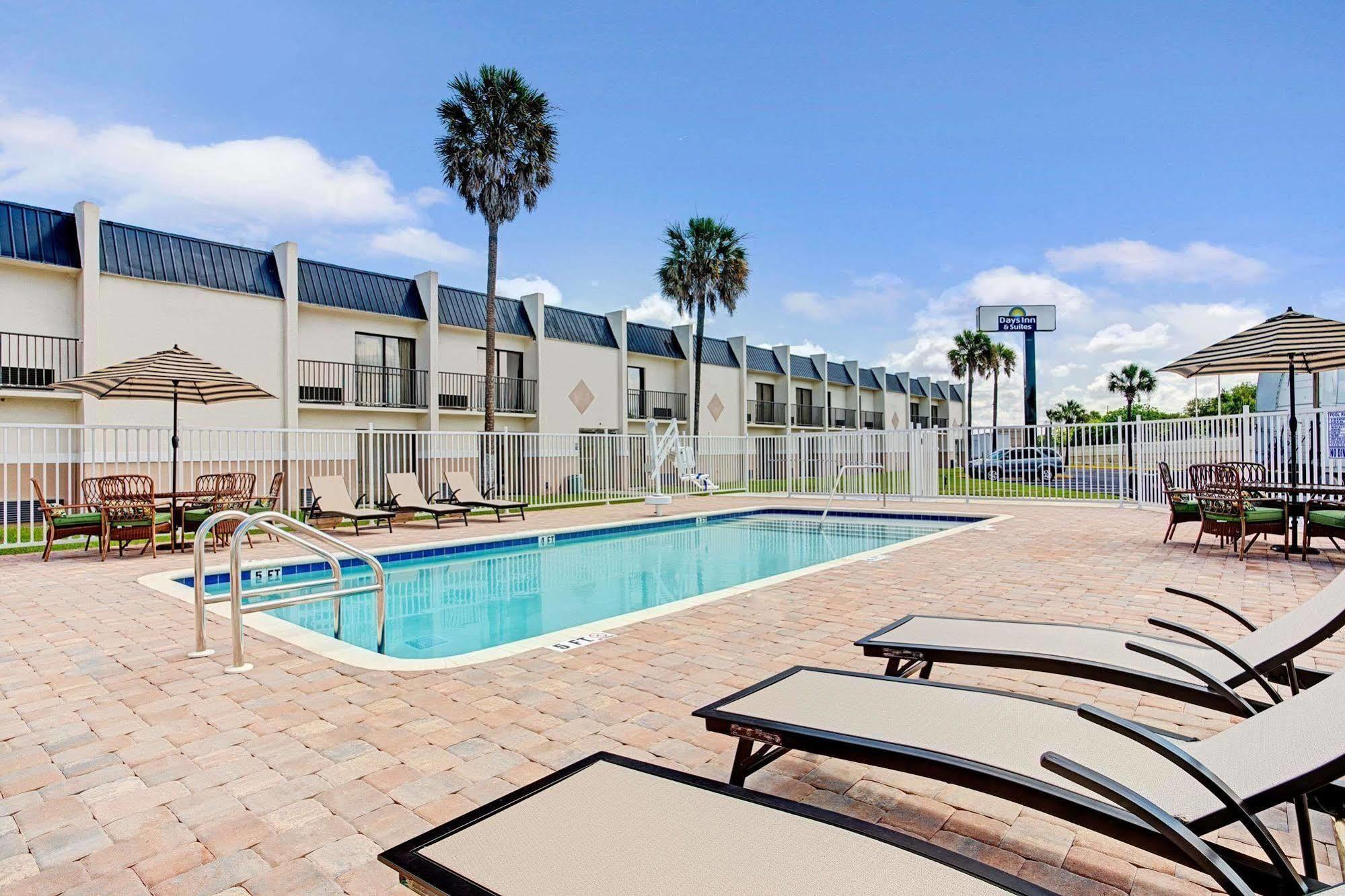 Days Inn & Suites By Wyndham Tampa - Ybor City Extérieur photo