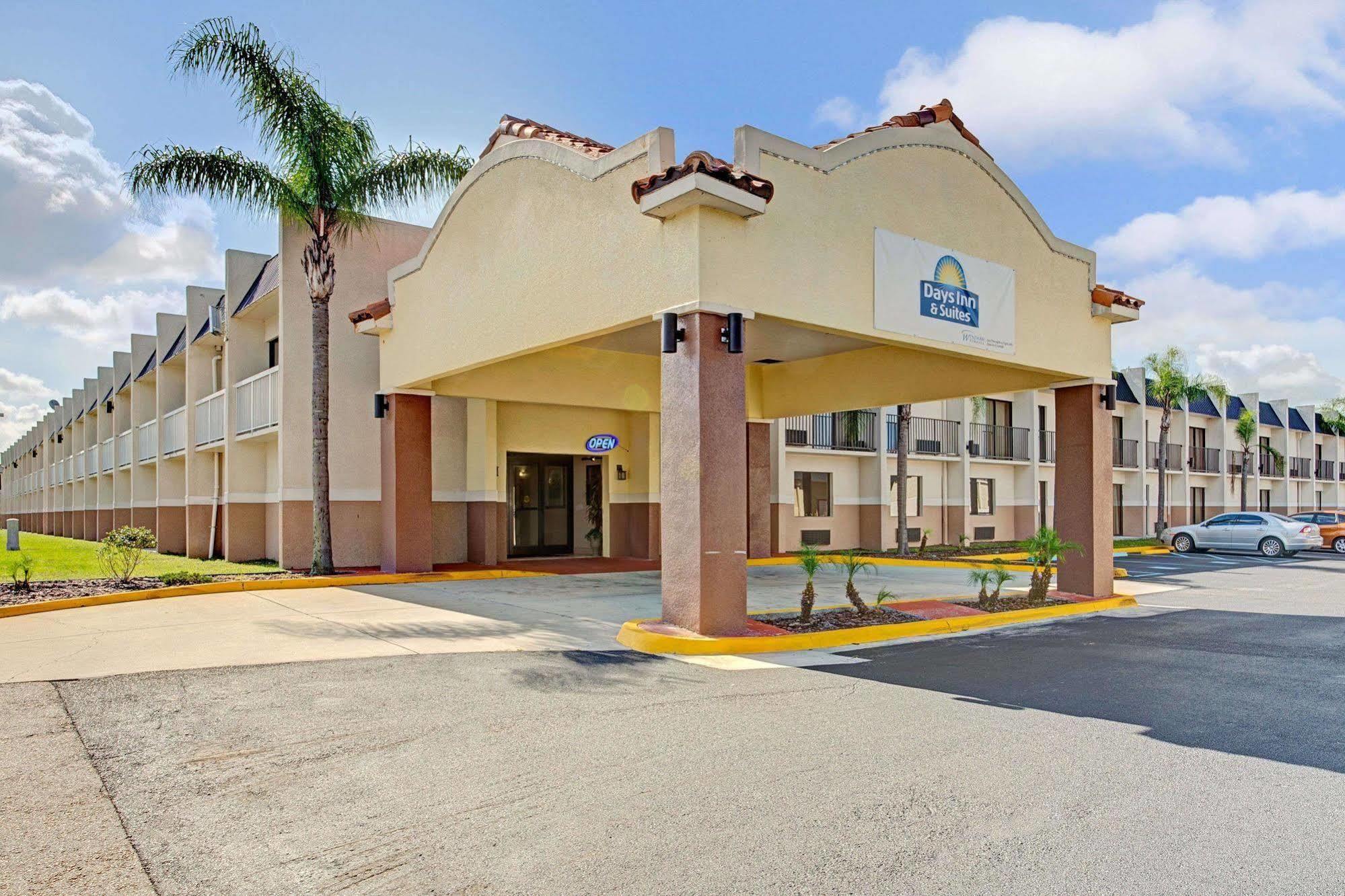 Days Inn & Suites By Wyndham Tampa - Ybor City Extérieur photo