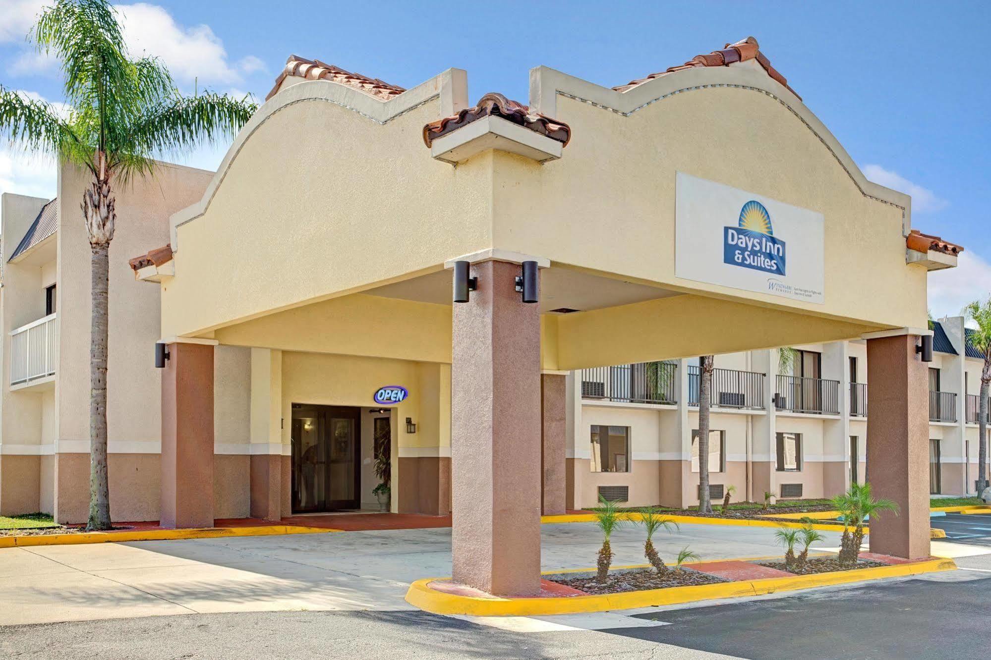 Days Inn & Suites By Wyndham Tampa - Ybor City Extérieur photo