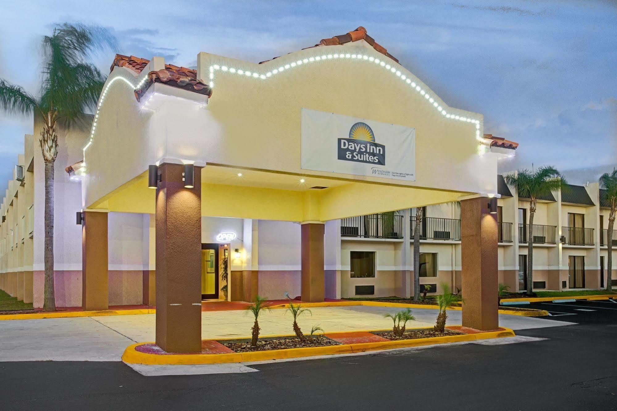 Days Inn & Suites By Wyndham Tampa - Ybor City Extérieur photo