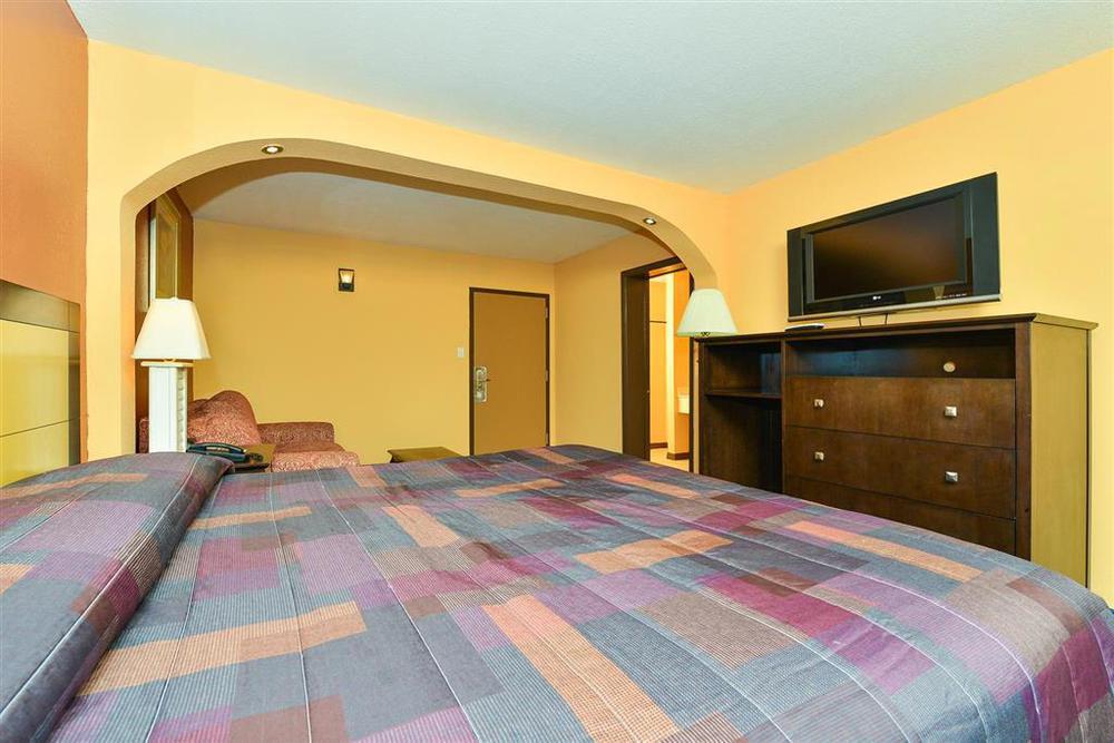 Days Inn & Suites By Wyndham Tampa - Ybor City Chambre photo