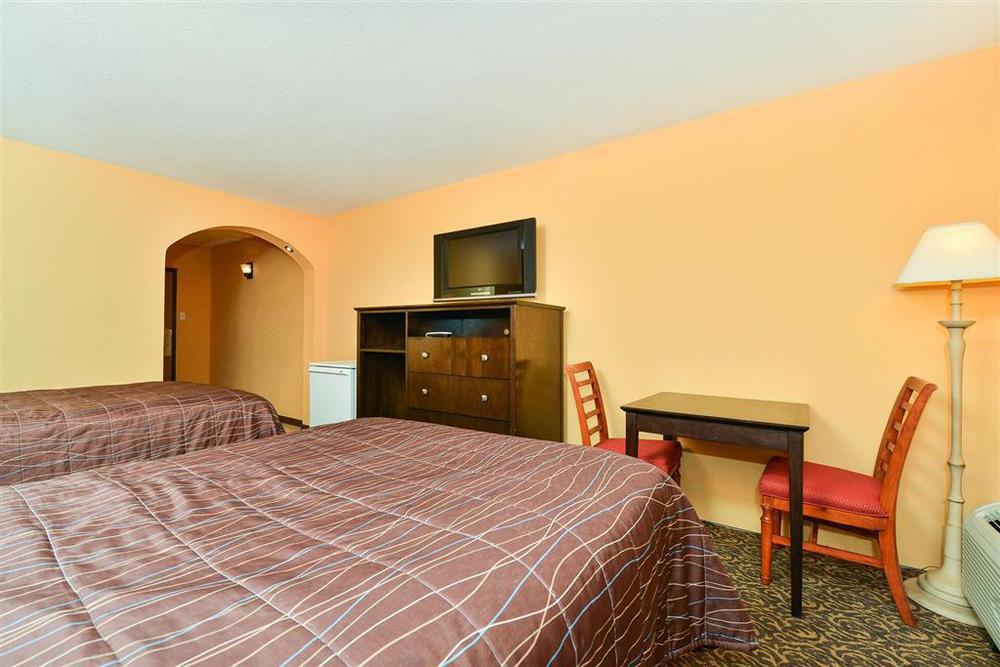 Days Inn & Suites By Wyndham Tampa - Ybor City Chambre photo